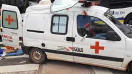 Ambulância e carro de passeio colidiram em um cruzamento na Almirante Barroso, em Belém.