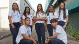 O programa Jovem Aprendiz oferece qualificação e experiência profissional para jovens entre 18 e 21 anos.