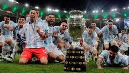Argentinos festejam título: O gesto não era feito há 28 anos.