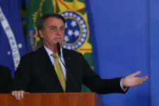 Imagem ilustrativa da notícia "Quem pagará?", diz Bolsonaro ao vetar remédio contra câncer