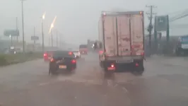 Temporal deixou ruas alagadas