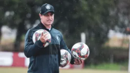 Felipe Conceição conheceu sua terceira derrota no comando técnico azulino.