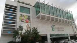 Fumaça assustou pessoas que moram próximo ao Shopping Boulevard nesta terça-feira (3).