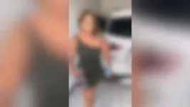 Imagem ilustrativa da notícia Vídeo: mulher surta ao ser flagrada com amante em motel