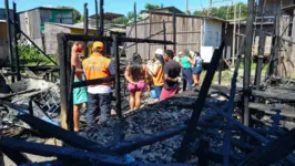 Equipes da Defesa Civil de Belém estiveram no local do incêndio. 