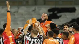 Everson brilhou nas penalidades e classificou o Galo para as quartas de final