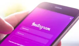 Imagem ilustrativa da notícia Nome da MPB posta nude por engano no Instagram e choca fãs