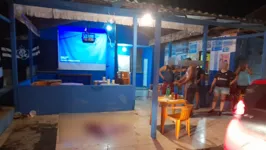 Vítima assistia jogo em bar quando foi alvejada