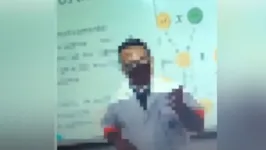 Momento foi gravado por um aluno na aula que acontecia on-line