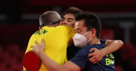 Em partida emocionante, a equipe masculina brasileira de tênis de mesa venceu a Sérvia por 3 a 2
