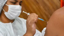 Imagem ilustrativa da notícia Brasil: vacinação aponta queda de mortes por Covid-19