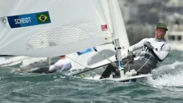 Robert Scheidt, durante regata da Laser masculina nas Olimpíadas de Tóquio
