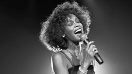 Whitney morreu em 2012 e agora terá show via holograma