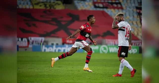 Imagem ilustrativa da notícia Flamengo marca 5 vezes em 23 minutos e goleia São Paulo