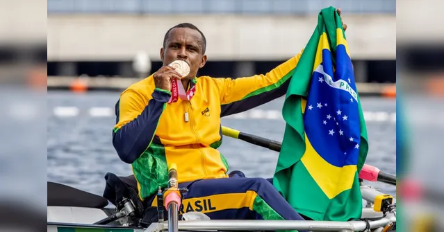 Imagem ilustrativa da notícia Renê Campos Pereira é bronze no single skiff PR1 masculino