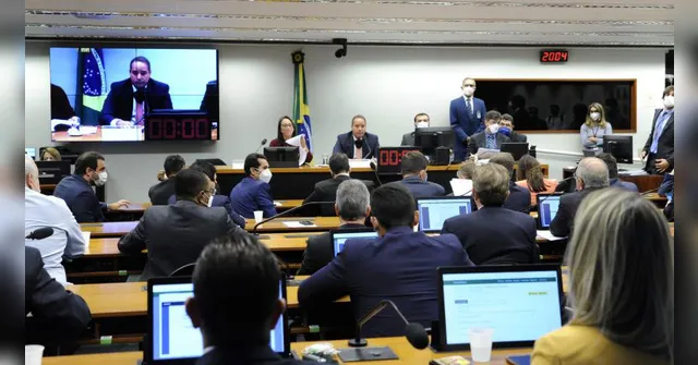 Imagem ilustrativa da notícia Comissão na Câmara aprova “distritão” e fim do segundo turno