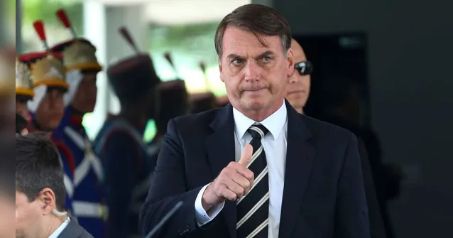 Imagem ilustrativa da notícia Bolsonaro desiste do impeachment do presidente do TSE