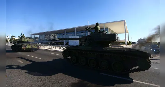 Imagem ilustrativa da notícia Desfile de tanques dura 10 minutos em Brasília