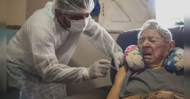 Imagem ilustrativa da notícia Idoso de 104 anos recebe vacina contra a H1N1 em Santarém