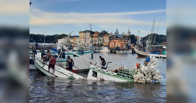 Imagem ilustrativa da notícia Barco pesqueiro afunda no Ver-O-Peso; veja o vídeo!