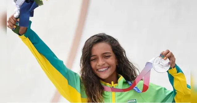Imagem ilustrativa da notícia Veja os vídeos da festa para o fenômeno do skate Rayssa Leal
