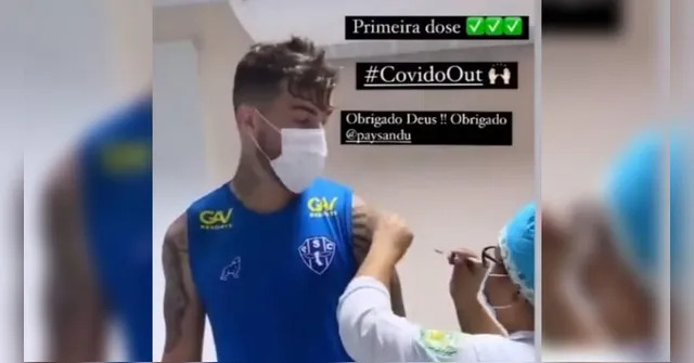 Imagem ilustrativa da notícia Jogadores do Paysandu recebem vacina e volante viraliza