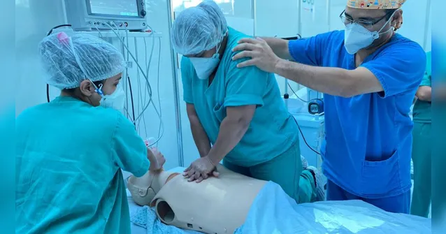 Imagem ilustrativa da notícia Médicos
se atualizam sobre prevenção de parada cardíaca 