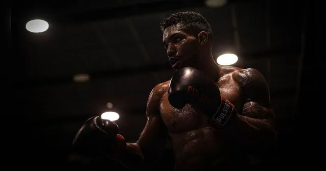 Imagem ilustrativa da notícia Abner Teixeira vence e avança às quartas de final no boxe