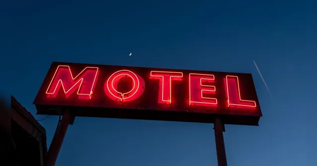 Imagem ilustrativa da notícia Love de médico e travestis termina em barraco no motel