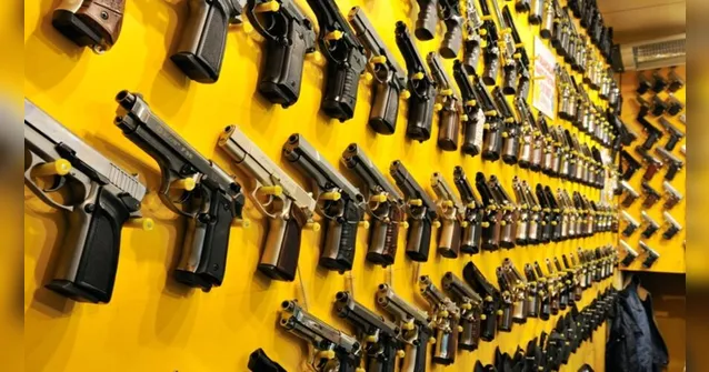 Imagem ilustrativa da notícia Número de armas nas mãos da população duplica em 3 anos