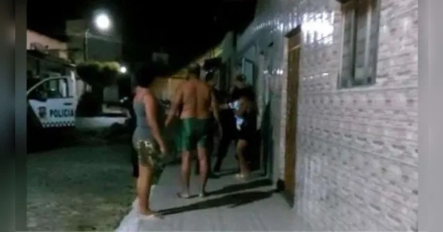Imagem ilustrativa da notícia Vídeo: PM espanca mulher com bebê no colo em RN