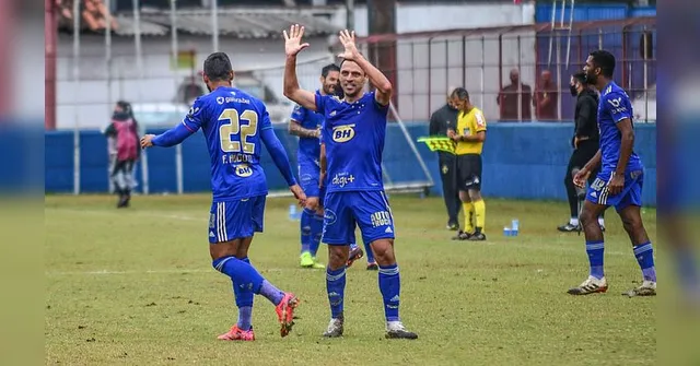 Imagem ilustrativa da notícia Na estreia de Luxemburgo, Cruzeiro vence Brusque de virada
