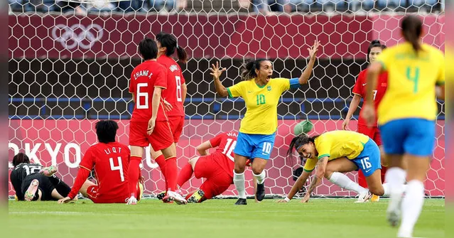 Imagem ilustrativa da notícia Vídeo: seleção feminina goleia China na estreia em Tóquio