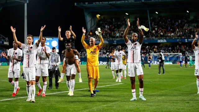 Imagem ilustrativa da notícia Vídeo: Surpresas marcam abertura do Campeonato Francês