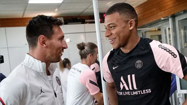 Imagem ilustrativa da notícia Vídeo: Mbappé e Messi mostram entrosamento no PSG