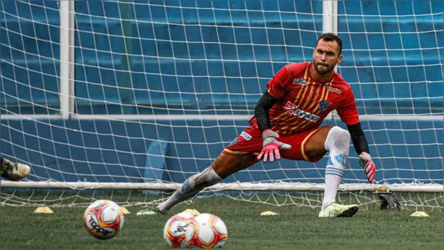 Imagem ilustrativa da notícia "Já me deu trabalho", diz goleiro sobre reforço do Paysandu