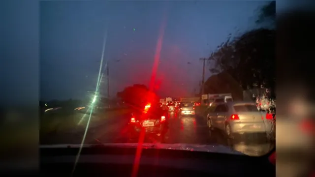 Imagem ilustrativa da notícia Chuva intensa e trânsito lento marcam volta para Belém