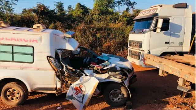 Imagem ilustrativa da notícia Acidente com ambulância deixa feridos e mulher morta no Pará