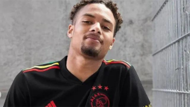 Imagem ilustrativa da notícia Vídeo: Bob Marley ganha homenagem em nova camisa do Ajax
