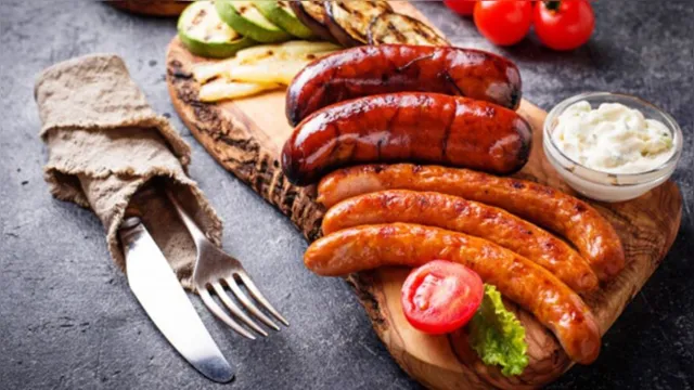 Imagem ilustrativa da notícia Comer salsicha e outros embutidos pode causar câncer