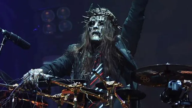 Imagem ilustrativa da notícia Joey
Jordison, ex-baterista do Slipknot, morre aos 46 anos