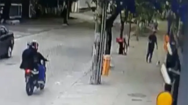 Imagem ilustrativa da notícia Vídeo: homem morre baleado durante passeio com cão no RJ