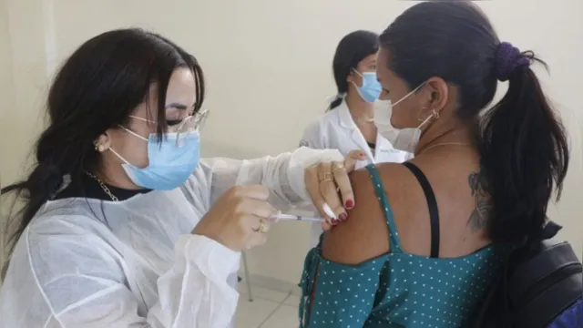 Imagem ilustrativa da notícia Marabá vacina pessoas com 18 e 19 anos; veja a reportagem!