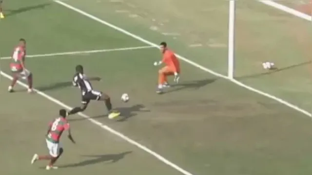 Imagem ilustrativa da notícia "Galvão" narra perda de gol inacreditável debaixo da trave 