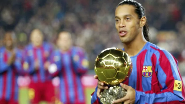 Imagem ilustrativa da notícia Há 18 anos Ronaldinho assinava contrato com o Barcelona