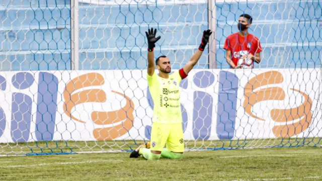 Imagem ilustrativa da notícia Goleiro do Papão projeta jogo com Botafogo e elogia Fonseca