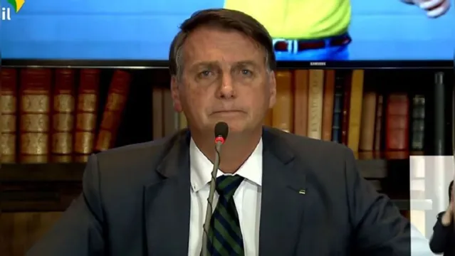 Imagem ilustrativa da notícia 11 partidos acionam TSE por live de Bolsonaro sobre eleições