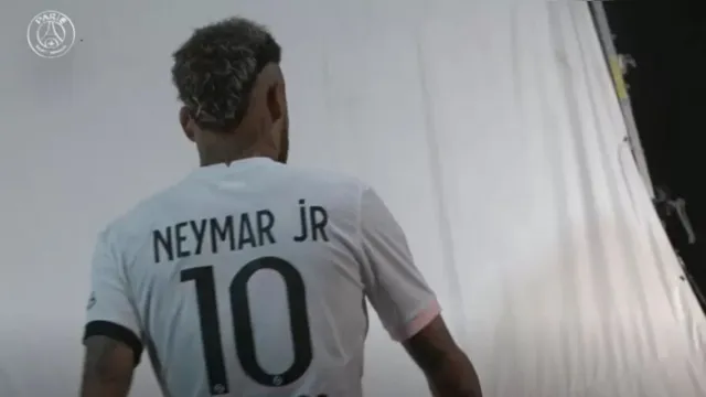 Imagem ilustrativa da notícia PSG de Neymar e Mbappe apresenta novo uniforme; Veja!