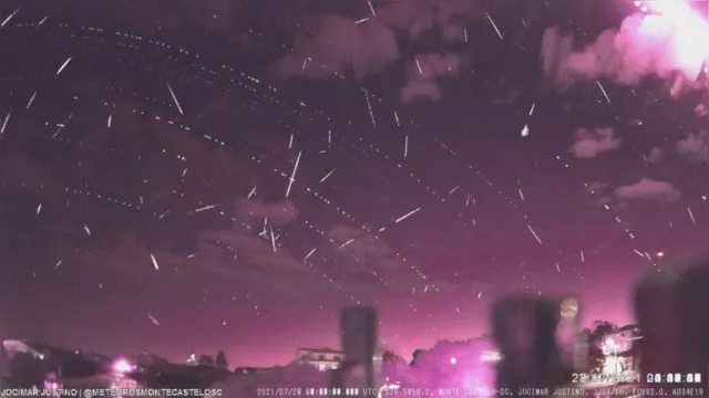 Imagem ilustrativa da notícia Estação de SC registra 400 meteoros e "bola de fogo" no céu