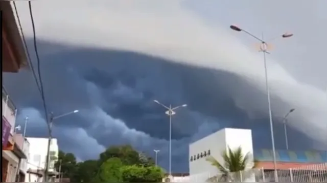 Imagem ilustrativa da notícia Vídeo: nuvem gigante e perigosa assusta cidade no Pará